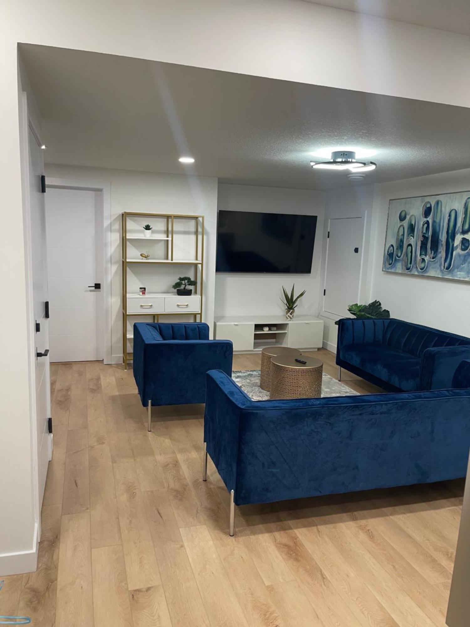 Stylish 2 Bedroom Suite In Sw Edmonton Close To Windermere And Edmonton International Airport ภายนอก รูปภาพ