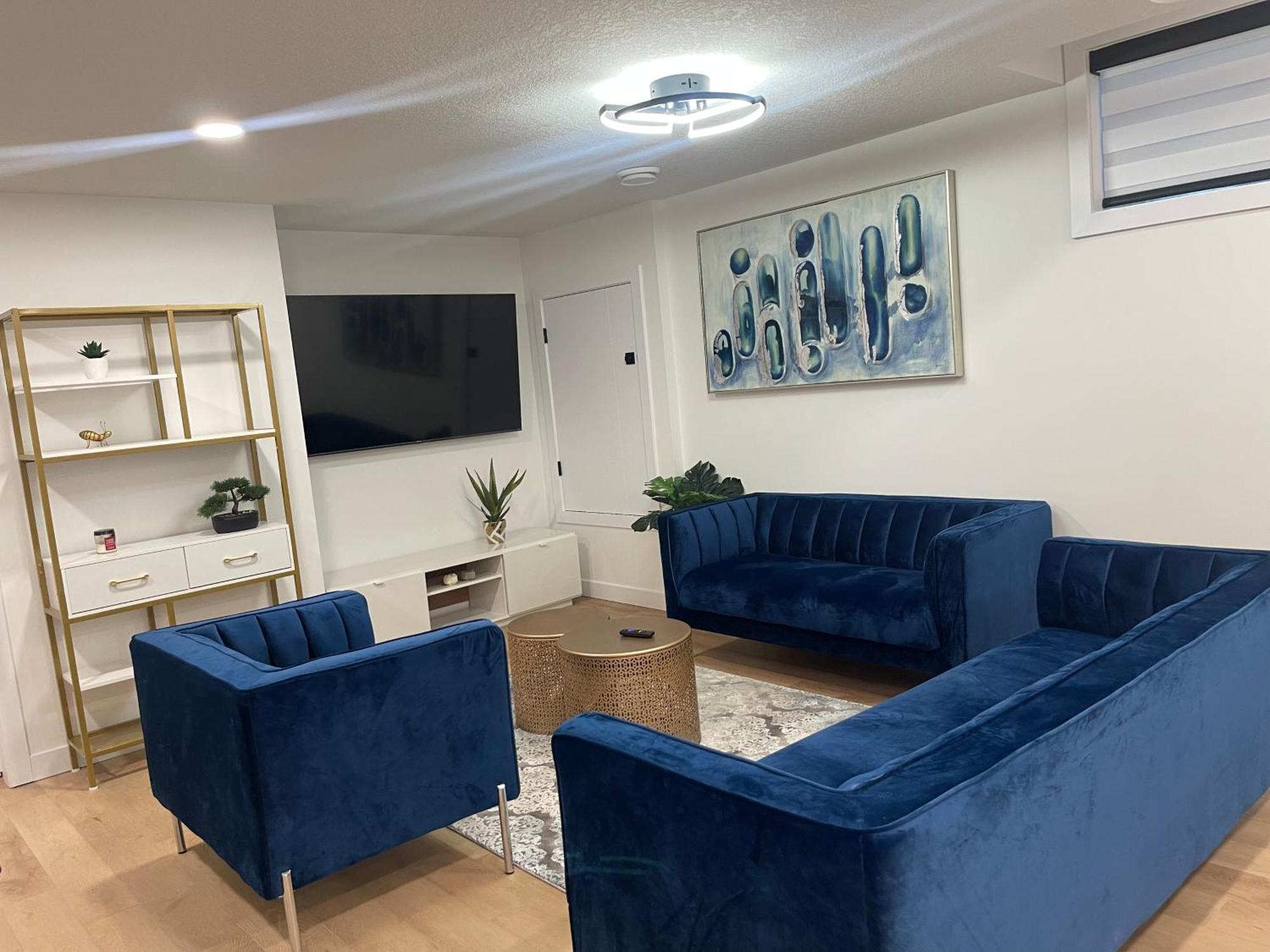 Stylish 2 Bedroom Suite In Sw Edmonton Close To Windermere And Edmonton International Airport ภายนอก รูปภาพ