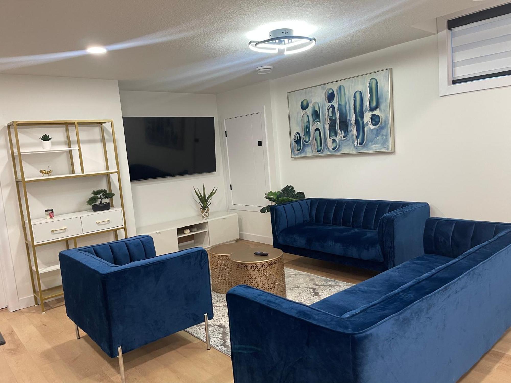 Stylish 2 Bedroom Suite In Sw Edmonton Close To Windermere And Edmonton International Airport ภายนอก รูปภาพ