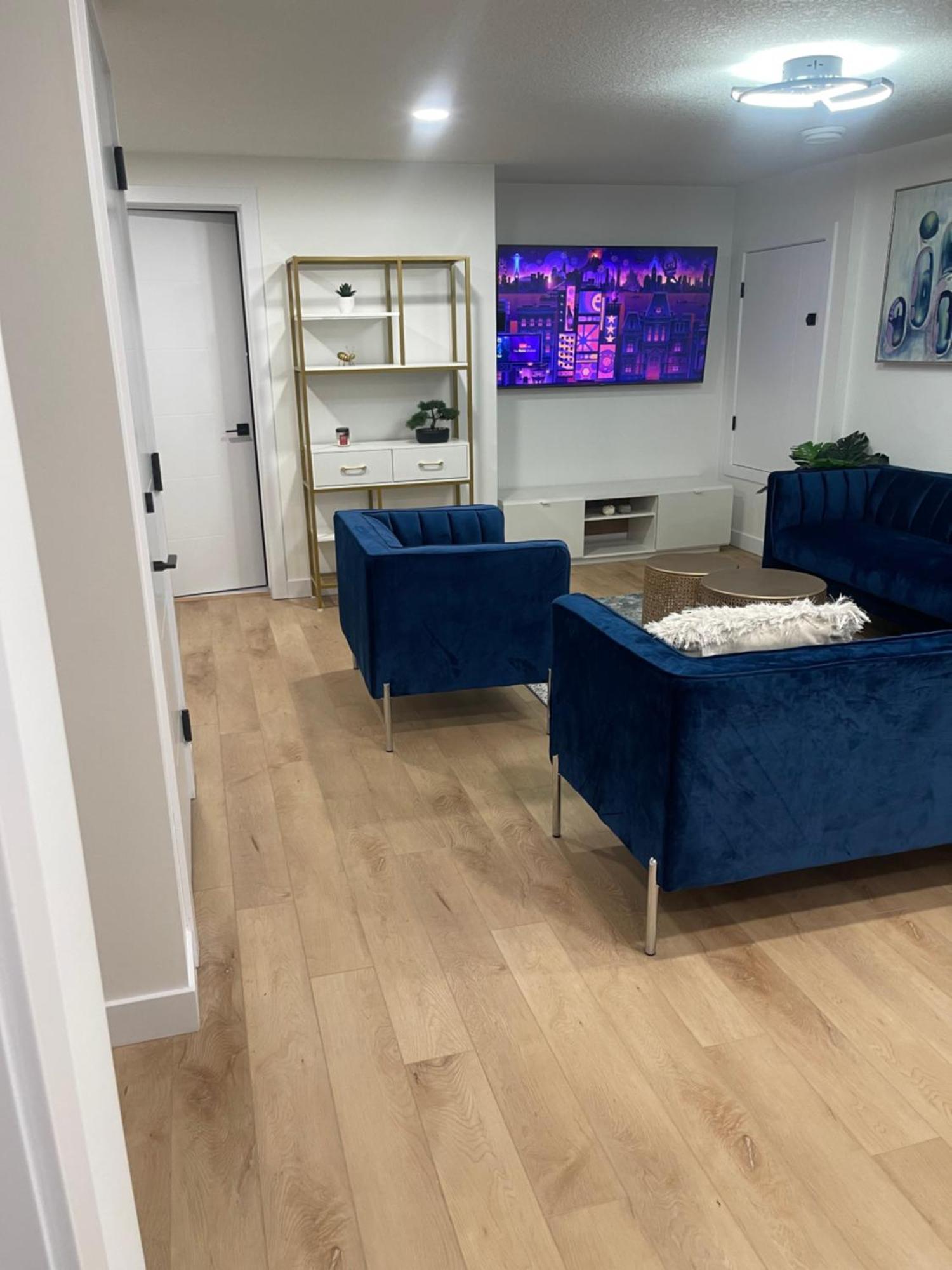 Stylish 2 Bedroom Suite In Sw Edmonton Close To Windermere And Edmonton International Airport ภายนอก รูปภาพ