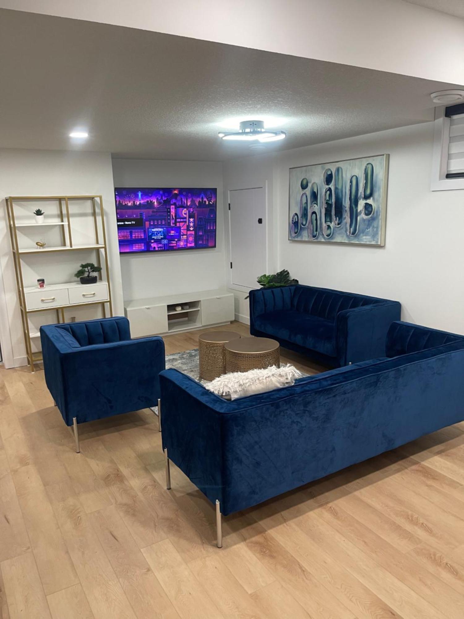 Stylish 2 Bedroom Suite In Sw Edmonton Close To Windermere And Edmonton International Airport ภายนอก รูปภาพ