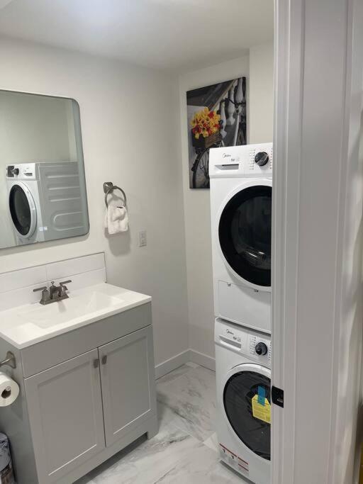 Stylish 2 Bedroom Suite In Sw Edmonton Close To Windermere And Edmonton International Airport ภายนอก รูปภาพ