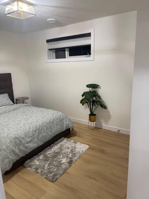 Stylish 2 Bedroom Suite In Sw Edmonton Close To Windermere And Edmonton International Airport ภายนอก รูปภาพ