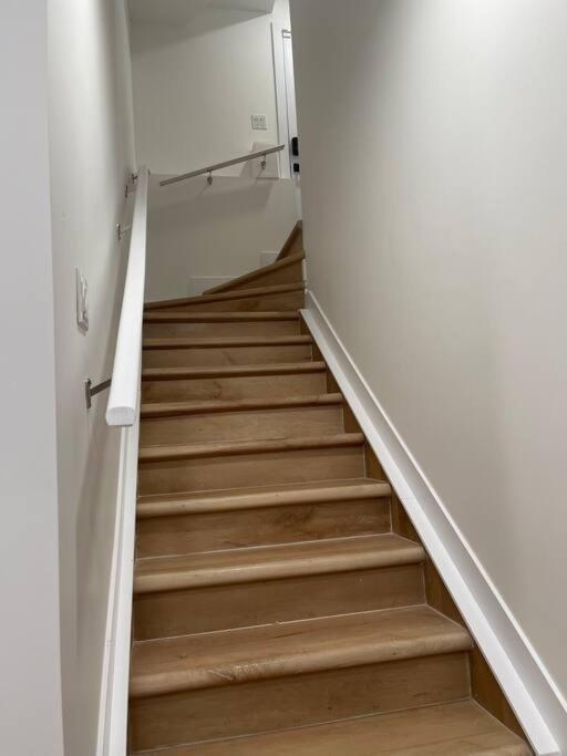 Stylish 2 Bedroom Suite In Sw Edmonton Close To Windermere And Edmonton International Airport ภายนอก รูปภาพ