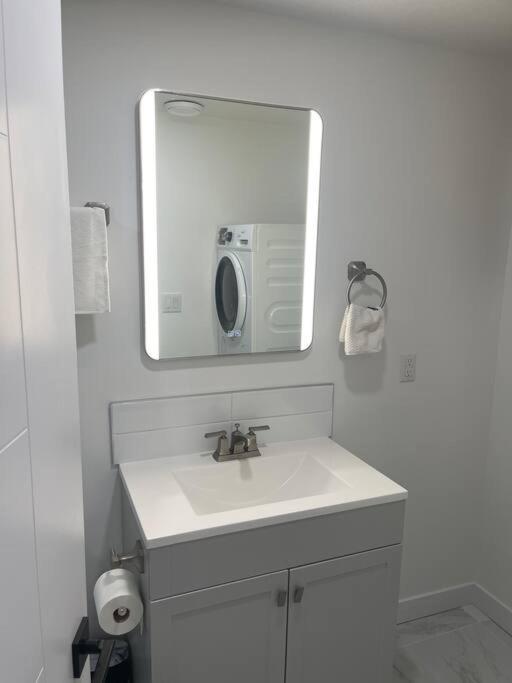Stylish 2 Bedroom Suite In Sw Edmonton Close To Windermere And Edmonton International Airport ภายนอก รูปภาพ