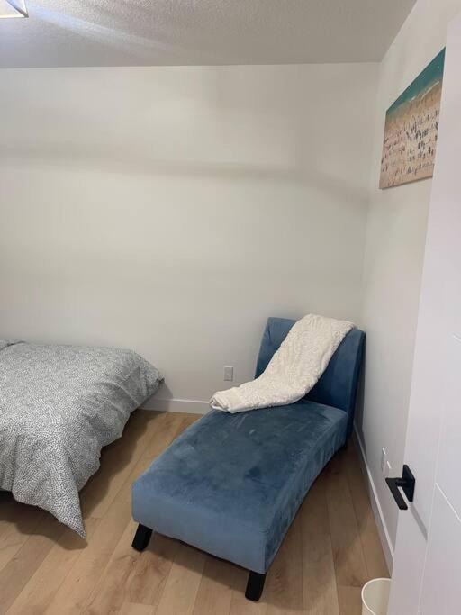 Stylish 2 Bedroom Suite In Sw Edmonton Close To Windermere And Edmonton International Airport ภายนอก รูปภาพ