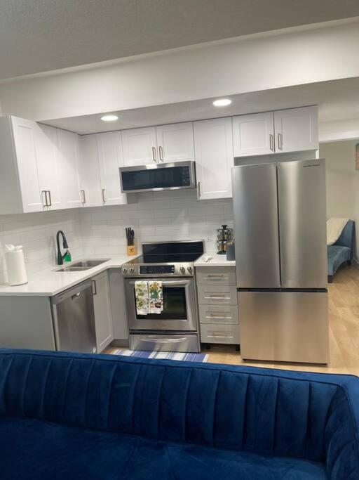 Stylish 2 Bedroom Suite In Sw Edmonton Close To Windermere And Edmonton International Airport ภายนอก รูปภาพ